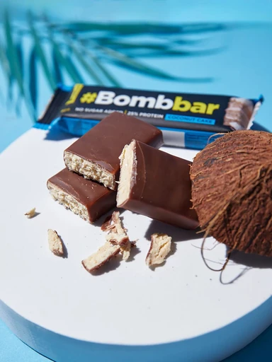 BOMBBAR Батончик глазированный Кокосовый торт 40 гр. 